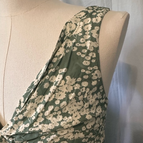 New With Tags Cupshe Maxi Dress Green Floral. Slit Up Side. Cutout Accent. Med - Picture 2 of 8